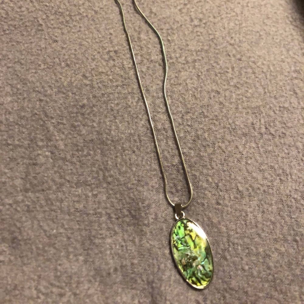 Very Pretty Necklace - Picture 3 of 4